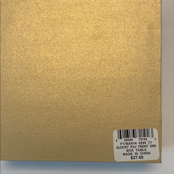 Brand new necklace and matching earrings - Picture 4 of 4